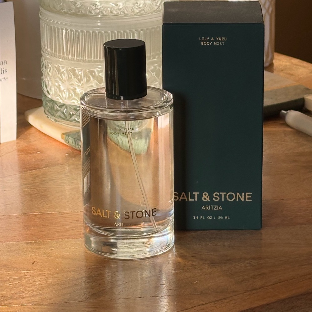 Aritzia x Salt & Stone Lily & Yuzu Body Mist